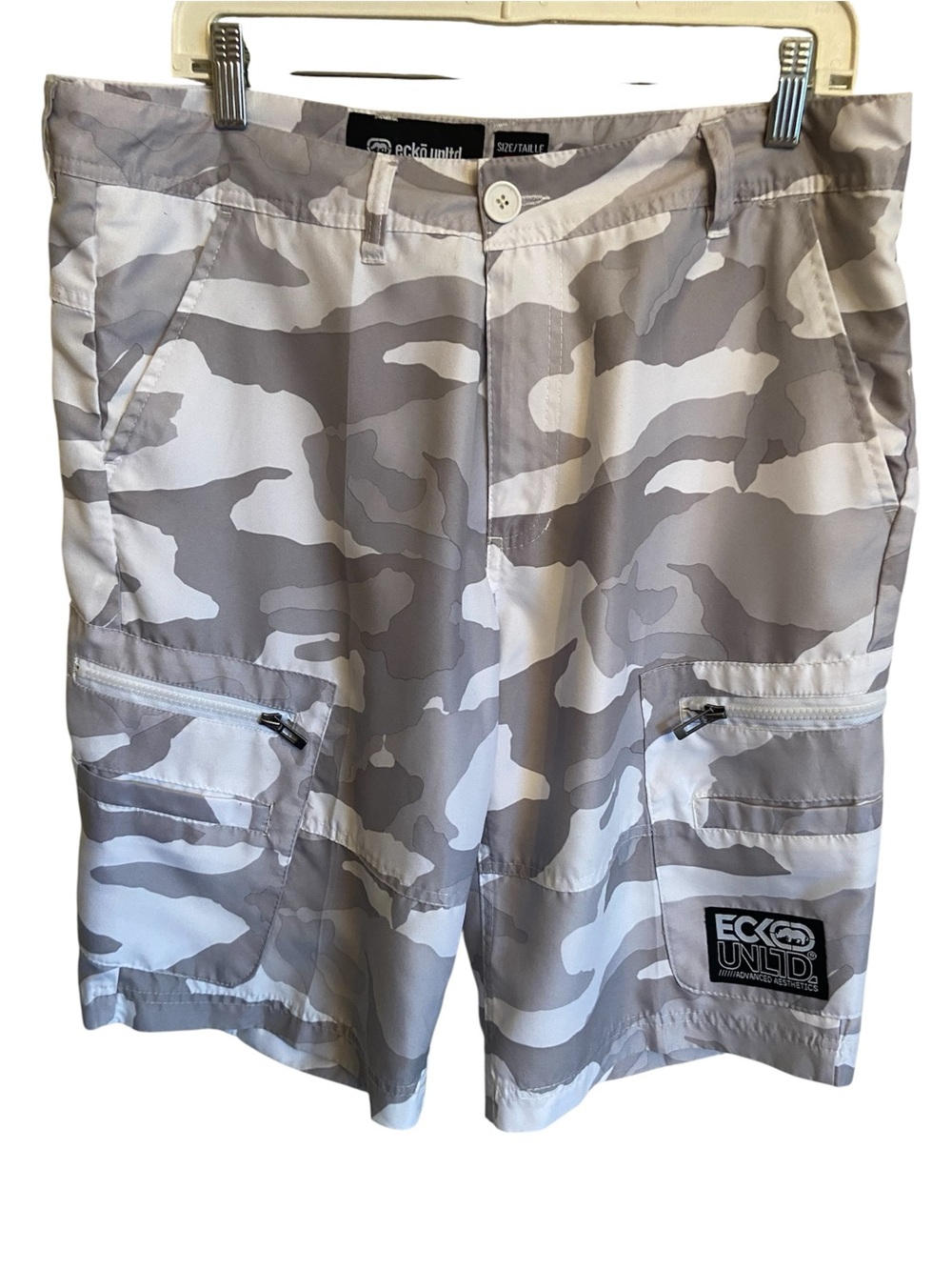 Ecko Unltd. Men’s Gray & White Camo Cargo Shorts - Size 34, 2 side cargo pockets